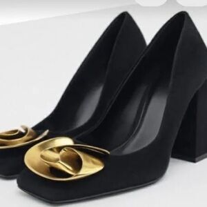 Nwt Zara blogger favorite metal flower suede shoes